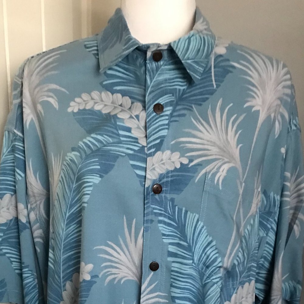Hibiscus Collection Hawaii Men's Short Sleeve Button-up Collared Shirt Large